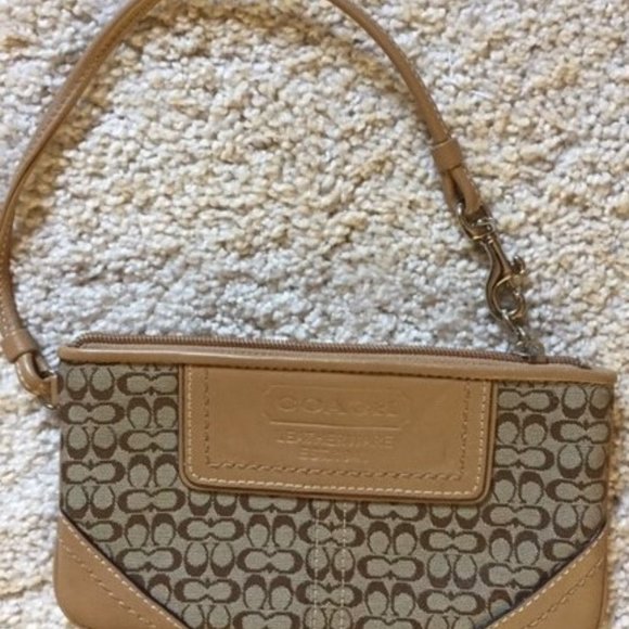 Coach Wristlet - Excellent Condition - Picture 2 of 4